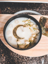 Load image into Gallery viewer, Honeysuckle + Jasmine Crystal Candle