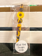 Load image into Gallery viewer, Sunflower Candle + Pen Bundle
